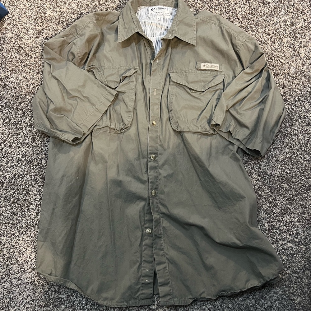 Men’s Large Columbia tee